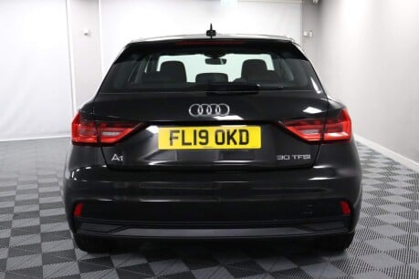 Audi A1 SPORTBACK TFSI SE 8