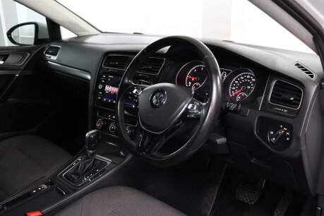 Volkswagen Golf SE NAVIGATION TDI BLUEMOTION TECHNOLOGY DSG 3