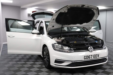 Volkswagen Golf SE NAVIGATION TDI BLUEMOTION TECHNOLOGY DSG 15