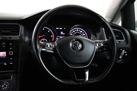 Volkswagen Golf SE NAVIGATION TDI BLUEMOTION TECHNOLOGY DSG 46