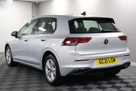 Volkswagen Golf LIFE TSI 9