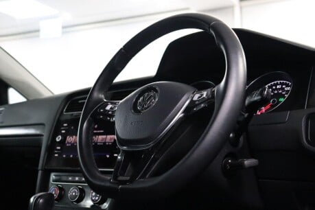 Volkswagen Golf SE TSI BLUEMOTION TECHNOLOGY DSG 12