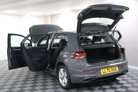 Volkswagen Golf LIFE ETSI DSG 21