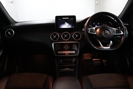 Mercedes-Benz A Class A 180 AMG LINE PREMIUM 40