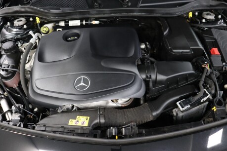 Mercedes-Benz A Class A 180 AMG LINE PREMIUM 44