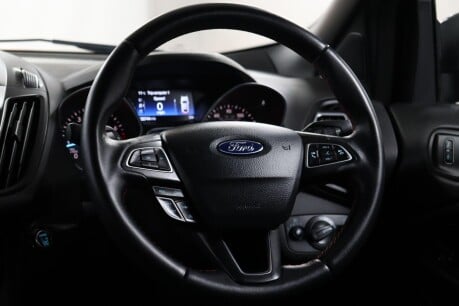 Ford Kuga ST-LINE 46