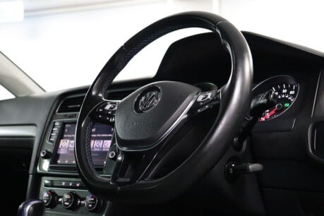 Volkswagen Golf E-GOLF 12