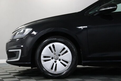 Volkswagen Golf E-GOLF 27