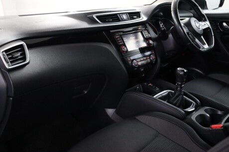 Nissan Qashqai DIG-T ACENTA PREMIUM 24