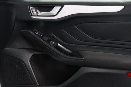 Ford Focus ZETEC 33