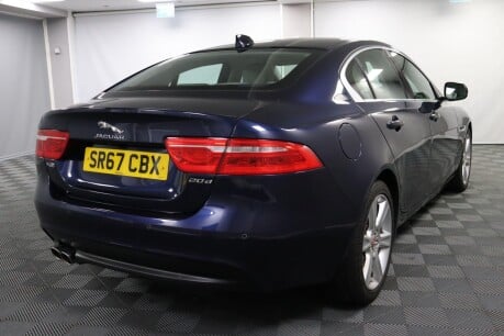 Jaguar XE D PORTFOLIO 11