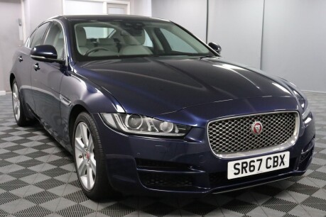 Jaguar XE D PORTFOLIO 3