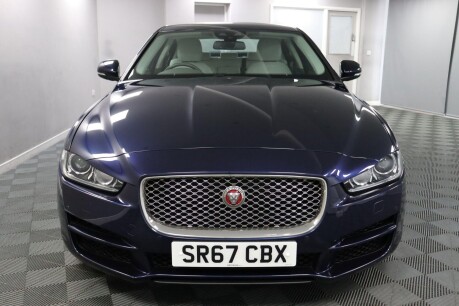 Jaguar XE D PORTFOLIO 4