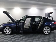 Jaguar XE D PORTFOLIO 6