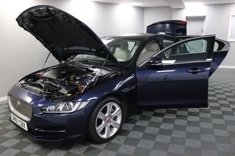 Jaguar XE D PORTFOLIO 12