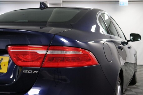 Jaguar XE D PORTFOLIO 25