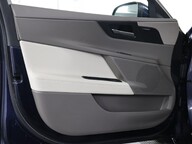 Jaguar XE D PORTFOLIO 33