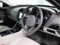 Jaguar XE D PORTFOLIO 15