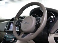 Jaguar XE D PORTFOLIO 39