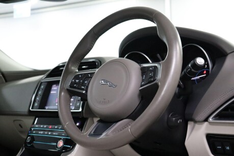 Jaguar XE D PORTFOLIO 39