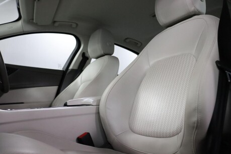 Jaguar XE D PORTFOLIO 41