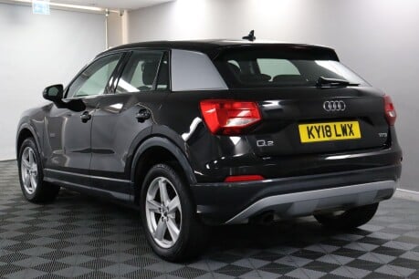 Audi Q2 TFSI SPORT 10