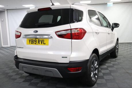 Ford Ecosport TITANIUM 18