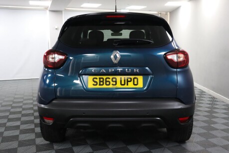 Renault Captur ICONIC TCE 8