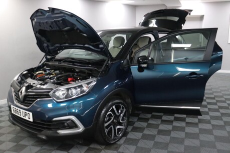 Renault Captur ICONIC TCE 16