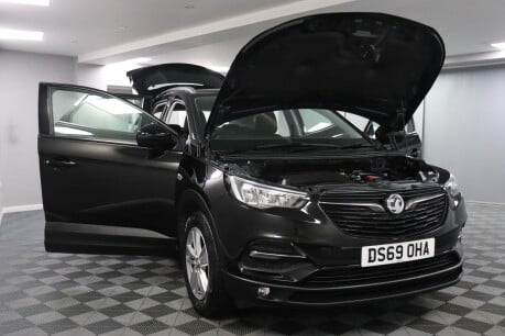 Vauxhall Grandland X SE 15