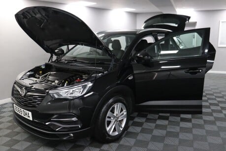 Vauxhall Grandland X SE 16