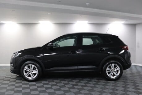 Vauxhall Grandland X SE 18