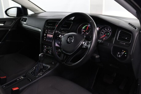 Volkswagen Golf E-GOLF 3