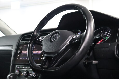 Volkswagen Golf E-GOLF 12