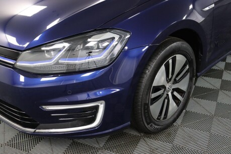 Volkswagen Golf E-GOLF 22