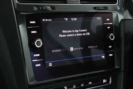 Volkswagen Golf E-GOLF 28