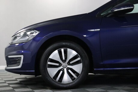 Volkswagen Golf E-GOLF 9