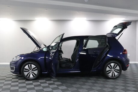 Volkswagen Golf E-GOLF 12