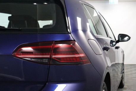 Volkswagen Golf E-GOLF 27