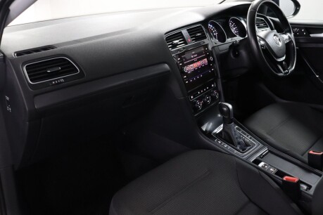 Volkswagen Golf E-GOLF 29