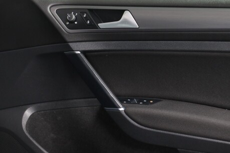 Volkswagen Golf E-GOLF 34