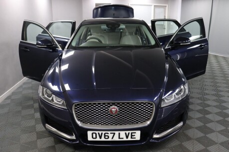 Jaguar XF D PORTFOLIO 6