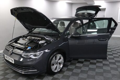 Volkswagen Golf STYLE TSI 8