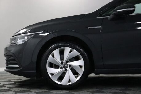 Volkswagen Golf STYLE TSI 29