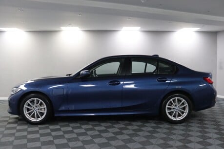 BMW 3 Series 330E SE PRO 18