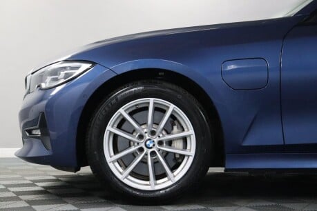 BMW 3 Series 330E SE PRO 26