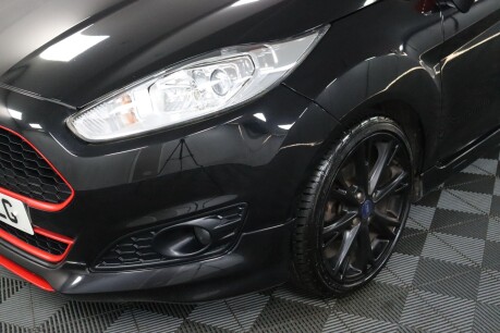 Ford Fiesta ZETEC S BLACK EDITION 31