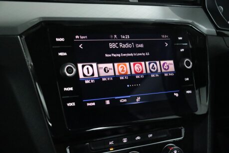 Volkswagen Passat SE NAV TDI DSG 34