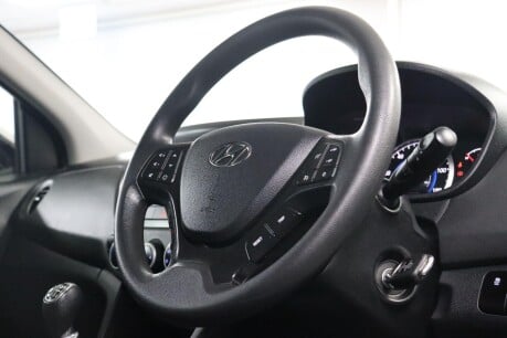 Hyundai i10 SE 12