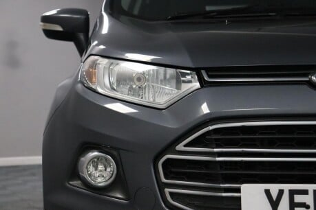 Ford Ecosport TITANIUM 25